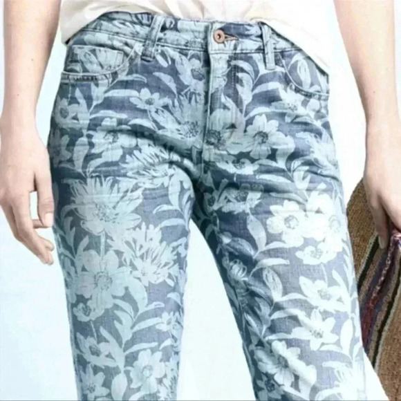 ANTHROPOLOGIE PILCRO AND THE LETTERPRESS SLIM BOYFRIEND FADED DENIM FLORAL JEANS - Picture 3 of 11